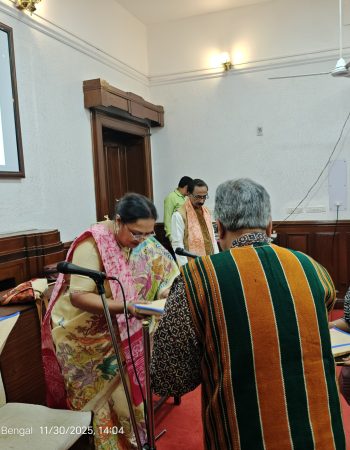 Sharmistha Dutta welcomed by Prof. Sudip Basu, Director, VBGV, in Grantha Alankaran : Past Present and Future 30.11.2025