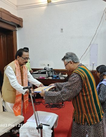 Ramgopal Pyne welcomed by Prof. Sudip Basu, Director, VBGV, in Grantha Alankaran : Past Present and Future 30.11.2025